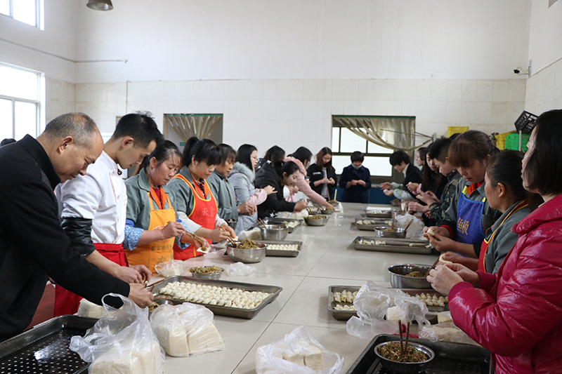 冬至餃子碗，陽(yáng)晨人心暖